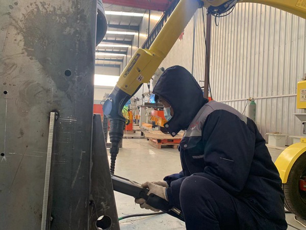 如何選擇焊接機器人廠家？