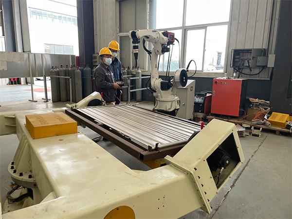 自動焊接機器人逐漸代替?zhèn)鹘y(tǒng)焊接，可以給企業(yè)帶來什么？